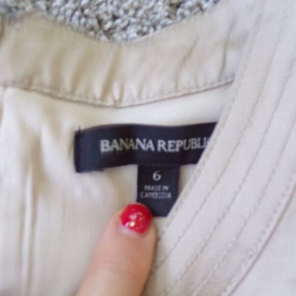 Banana Republic Flutter Sleeve Gold dress 6 - Picture 9 of 13